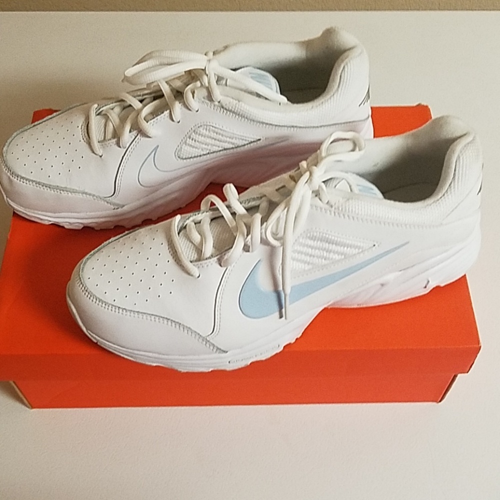 Womens Nike View III sneakers